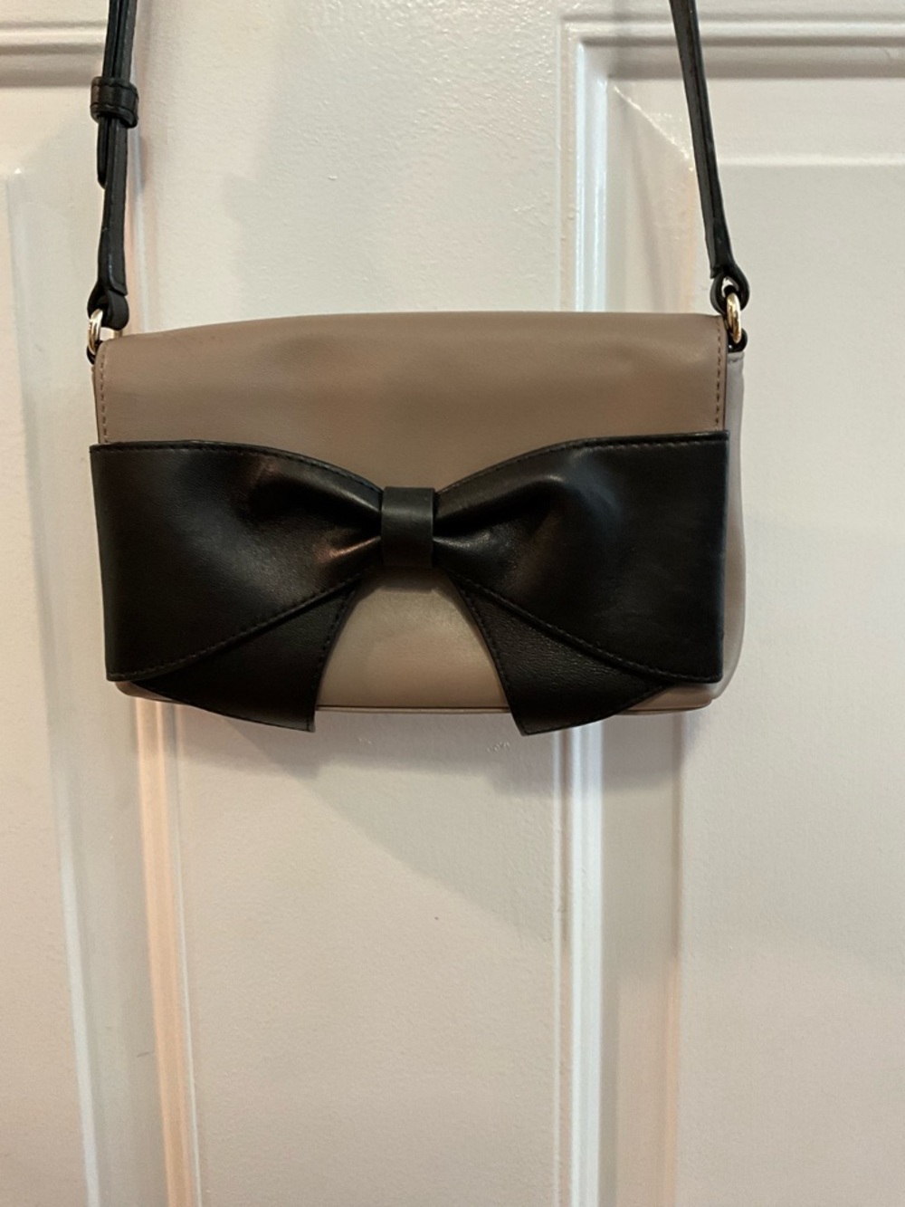 Preloved ~ Kate Spade Adjustable Bow Tie Crossbody